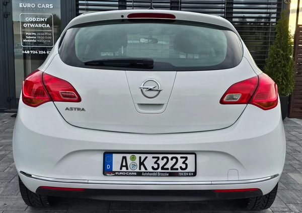 Opel Astra cena 35900 przebieg: 120000, rok produkcji 2015 z Brzozów małe 781